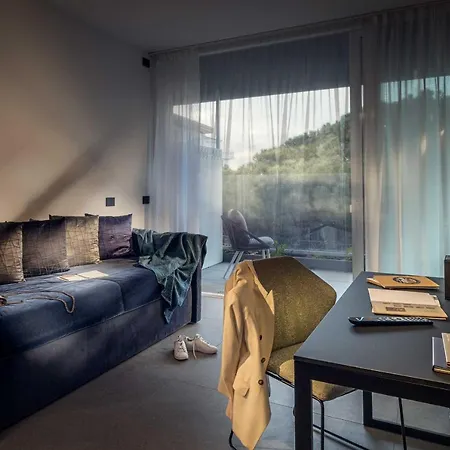 J44 Lifestyle Hotel 5*